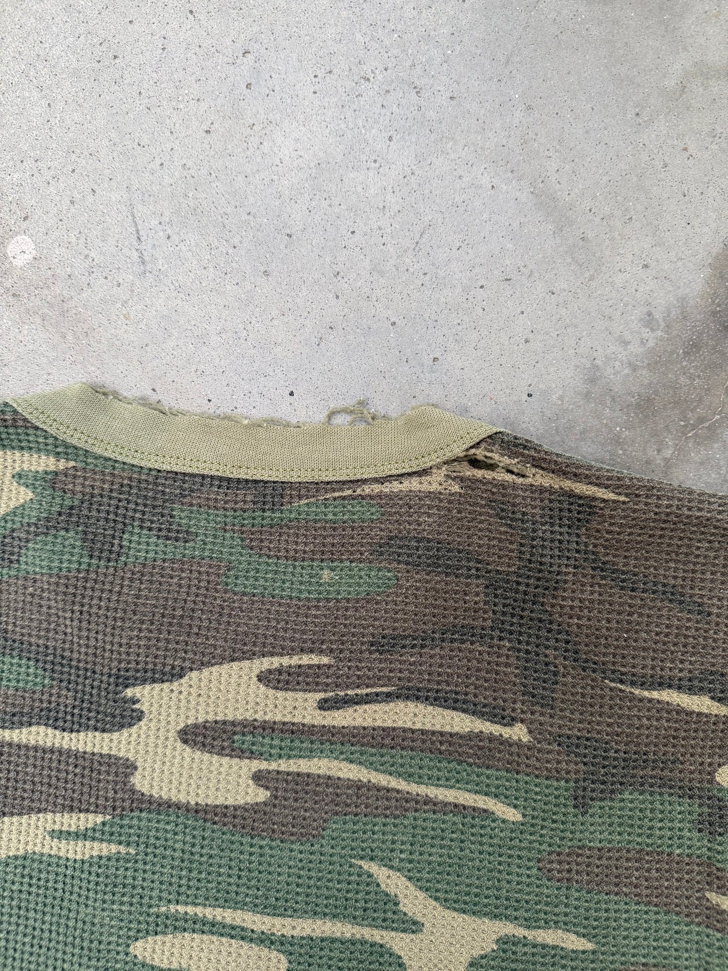 1980s Distressed Camo Waffle Knit Thermal Shirt - L