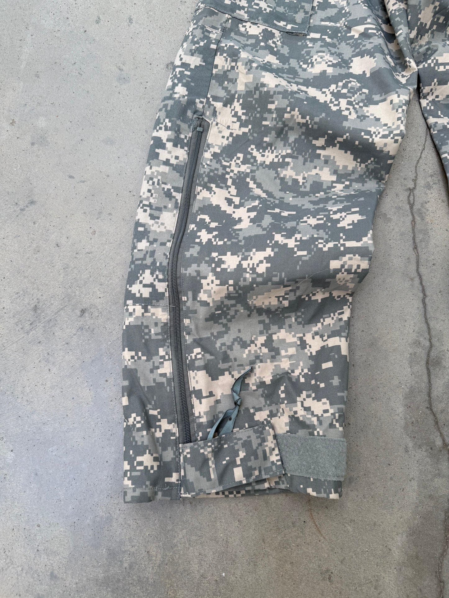 2000s Digital Camo GORE-TEX Military Cargo Pants - S