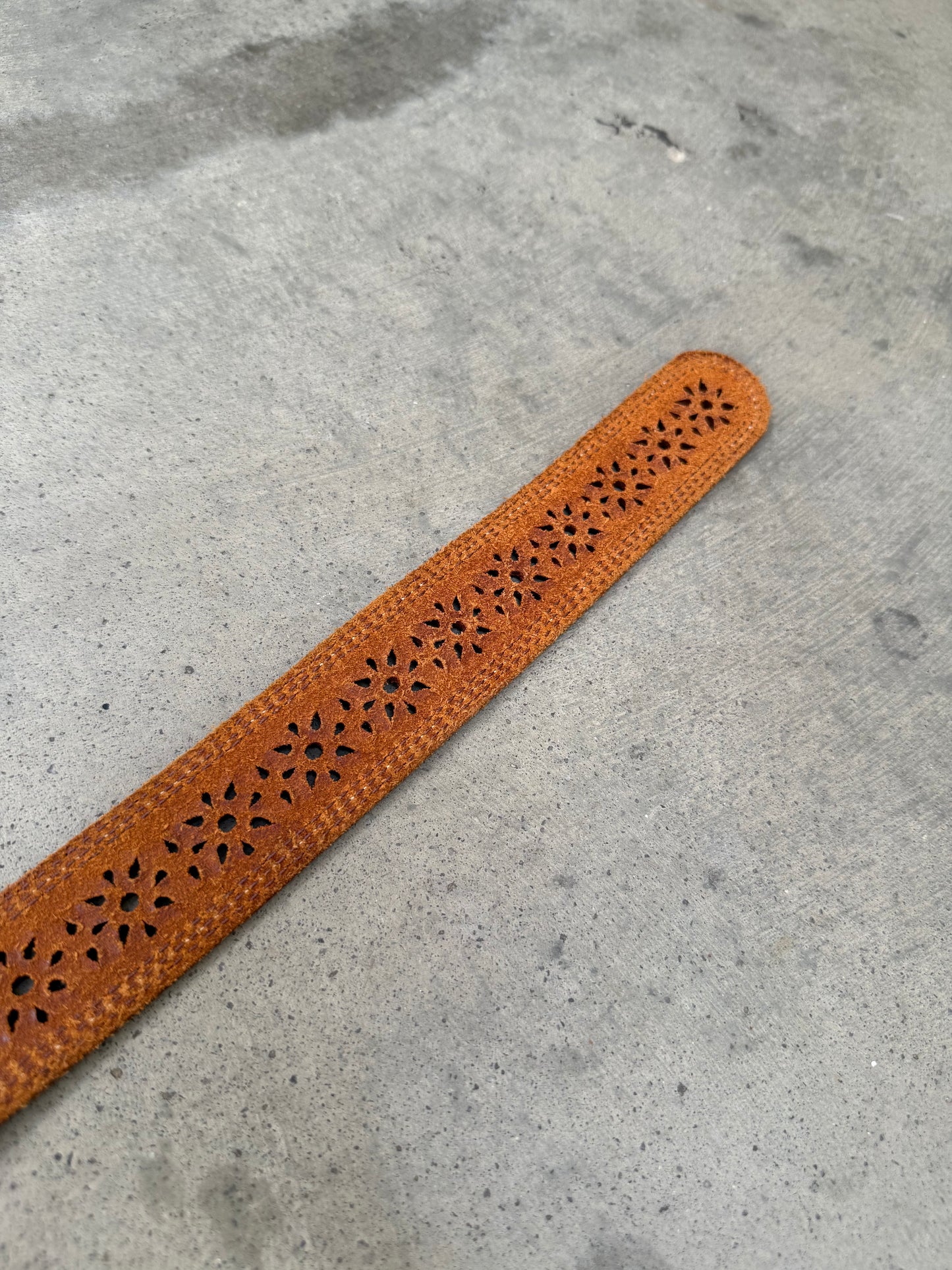 2000s Aeropostale Floral Leather Belt - 28"