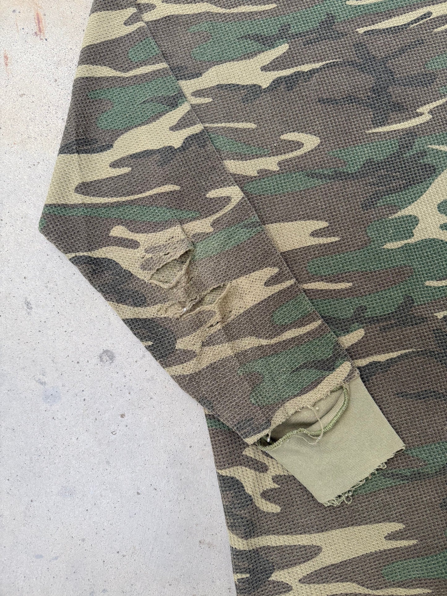 1980s Distressed Camo Waffle Knit Thermal Shirt - L