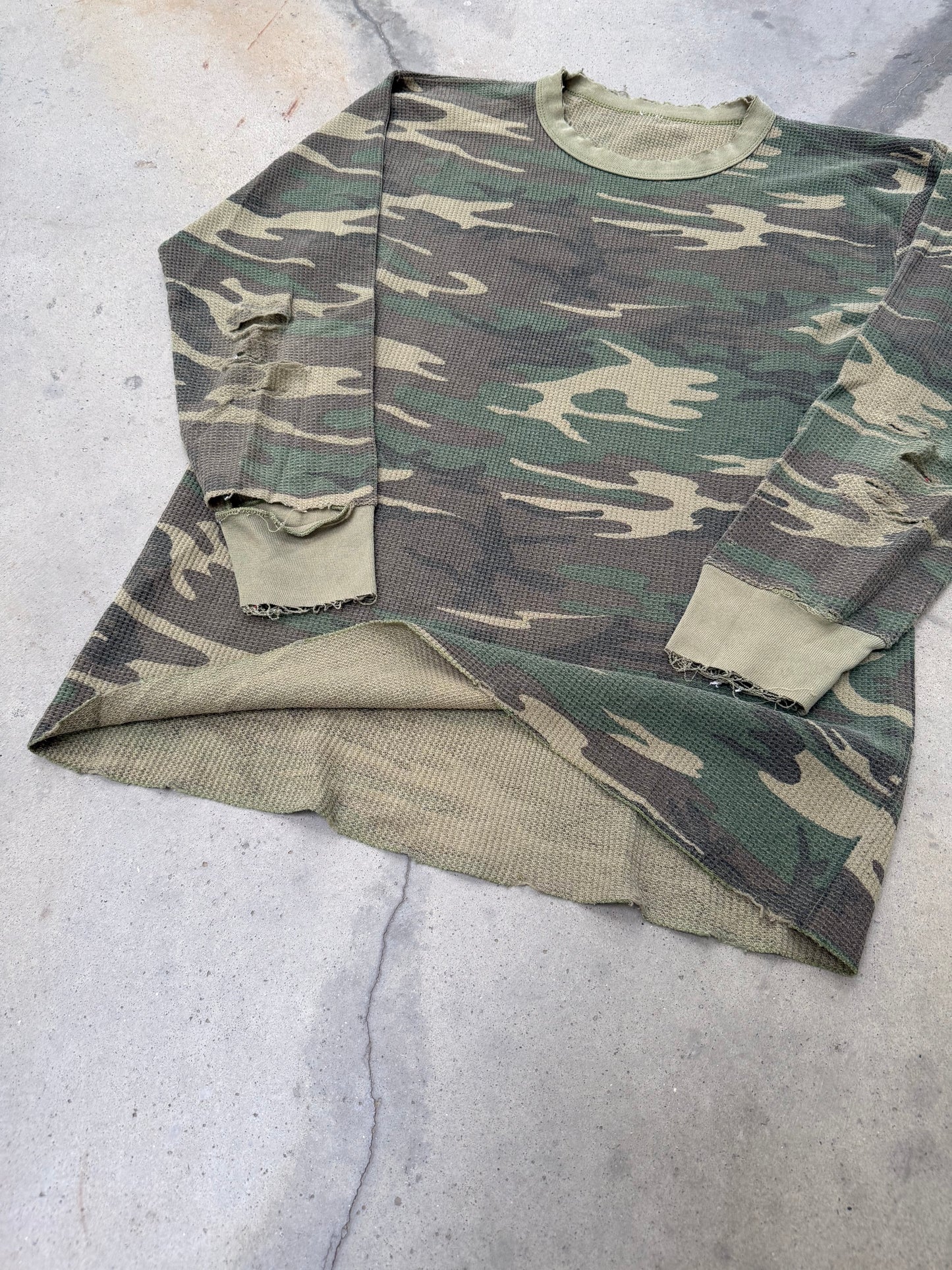 1980s Distressed Camo Waffle Knit Thermal Shirt - L