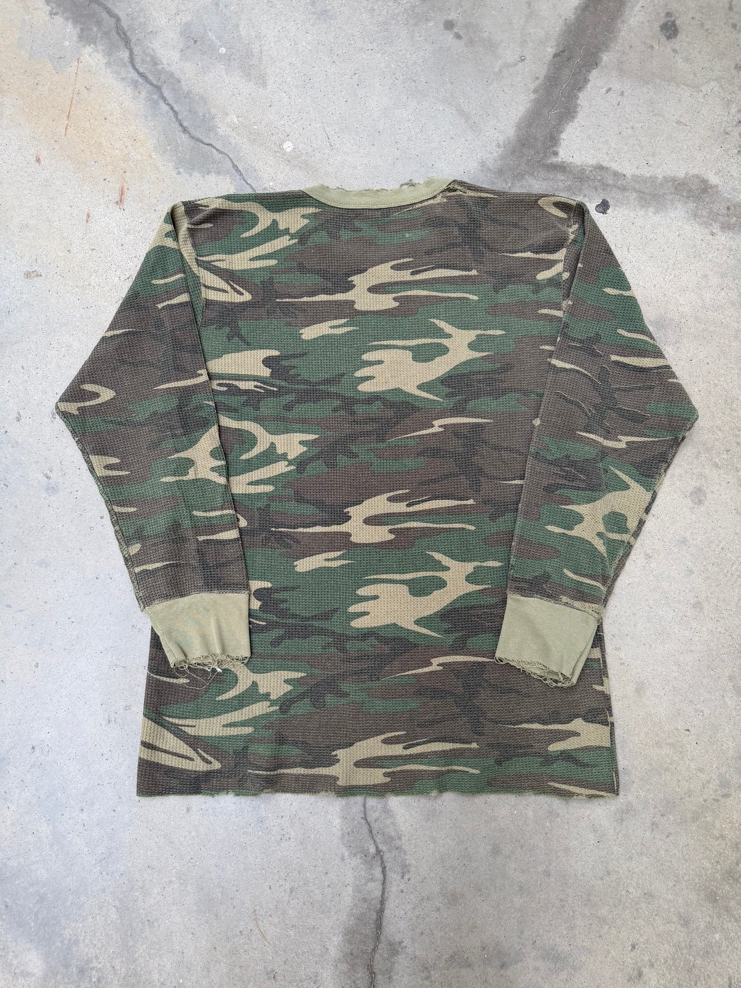 1980s Distressed Camo Waffle Knit Thermal Shirt - L